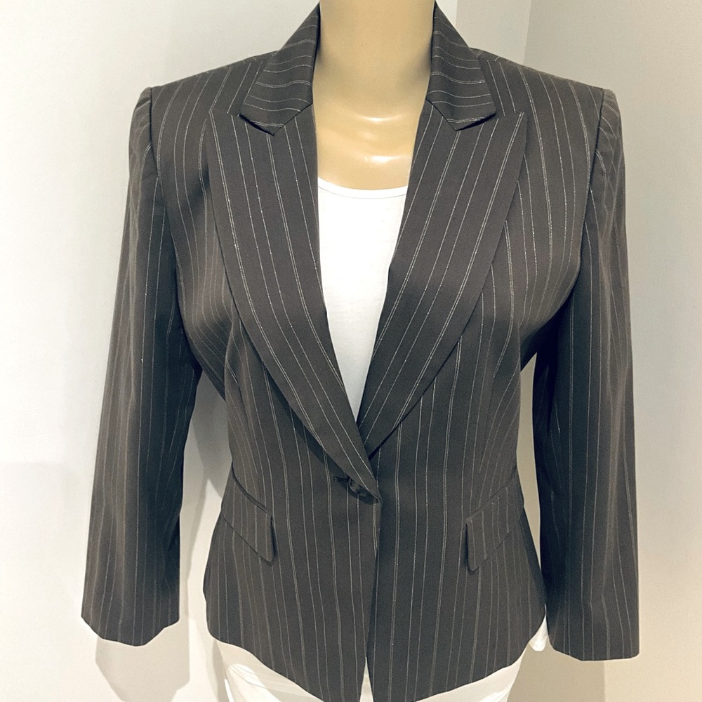 TAHARI GOLD STRIPS BLAZER.